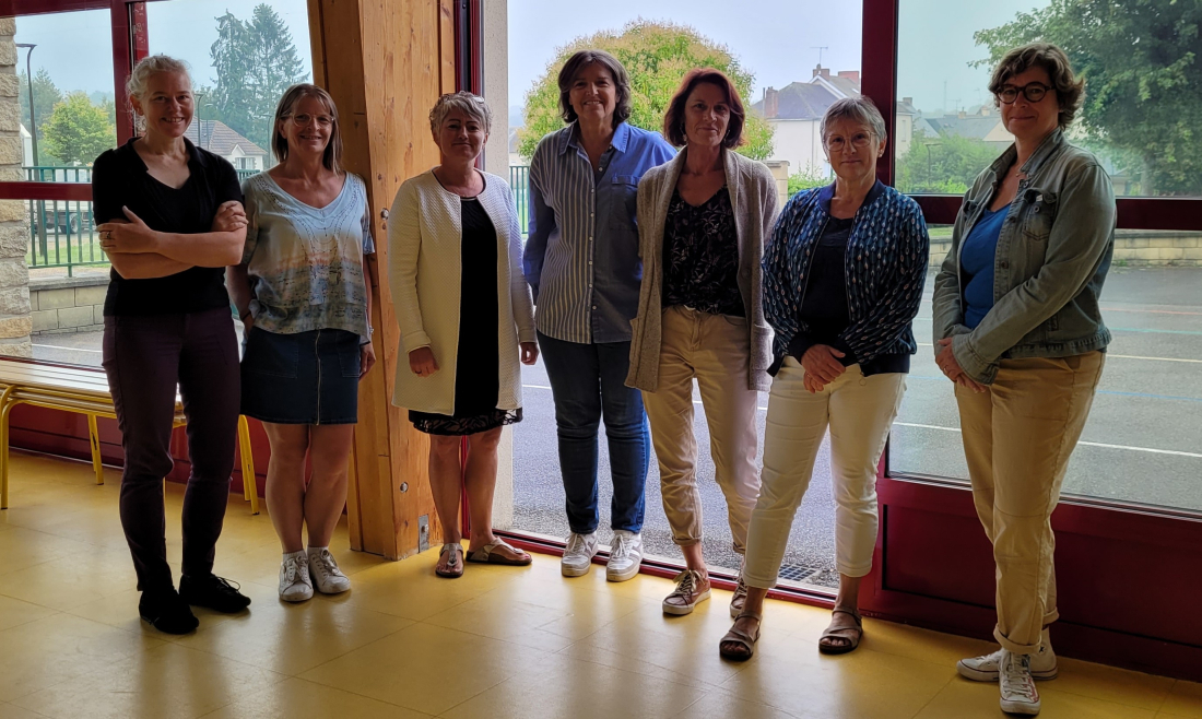 De gauche à droite : Colombe FOUCAULT, AVS - Claudine PLANCHARD, ATSEM – Stéphanie CHABIRON, Directrice, TPS/PS/MS – Véronique GRACIN-PENIGUEL, TPS/PS/MS - Nadia AUDRAN, ATSEM – Marie-Anne BUFFET, ATSEM et Sabine RENUCCI, GS