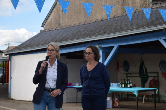 Mme BOUILLON Nicole (maire) et Mme BOURDON Séverine (directrice de l’école)